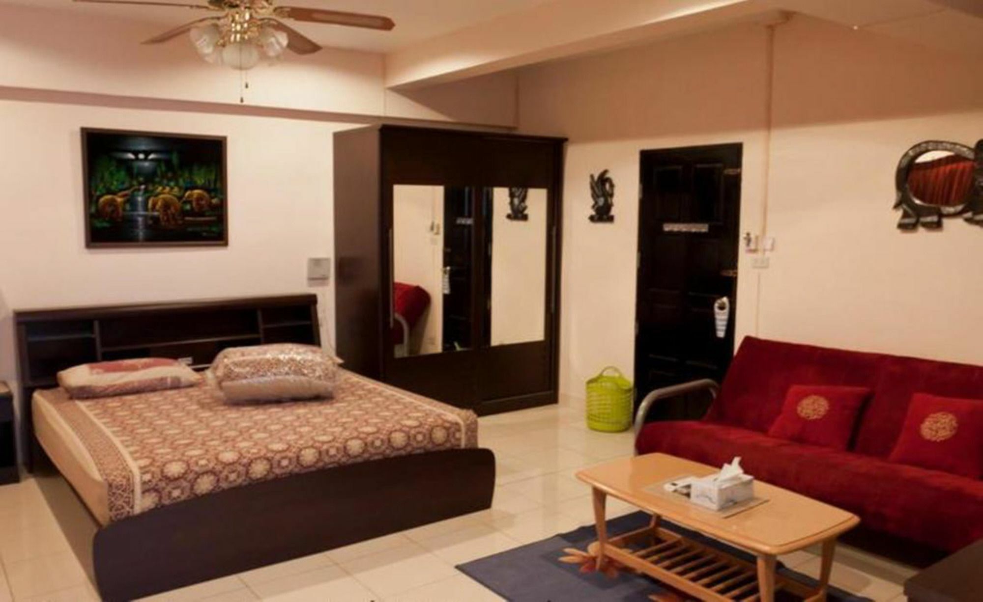 Metro Apartments Pattaya Exterior photo